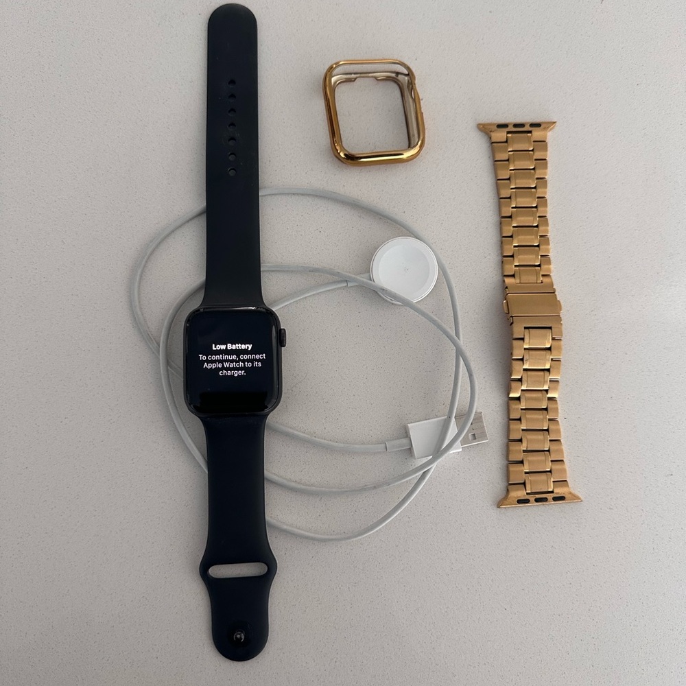 *like new* 44mm se apple watch with accessories